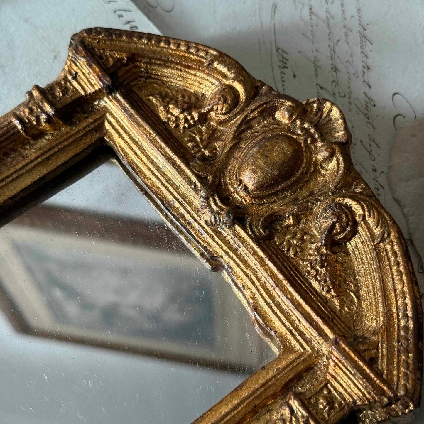 Small vintage gilded wood mirror, Neoclassical and Napoleon III style, architectural decor with columns and medallion, 20th century France.