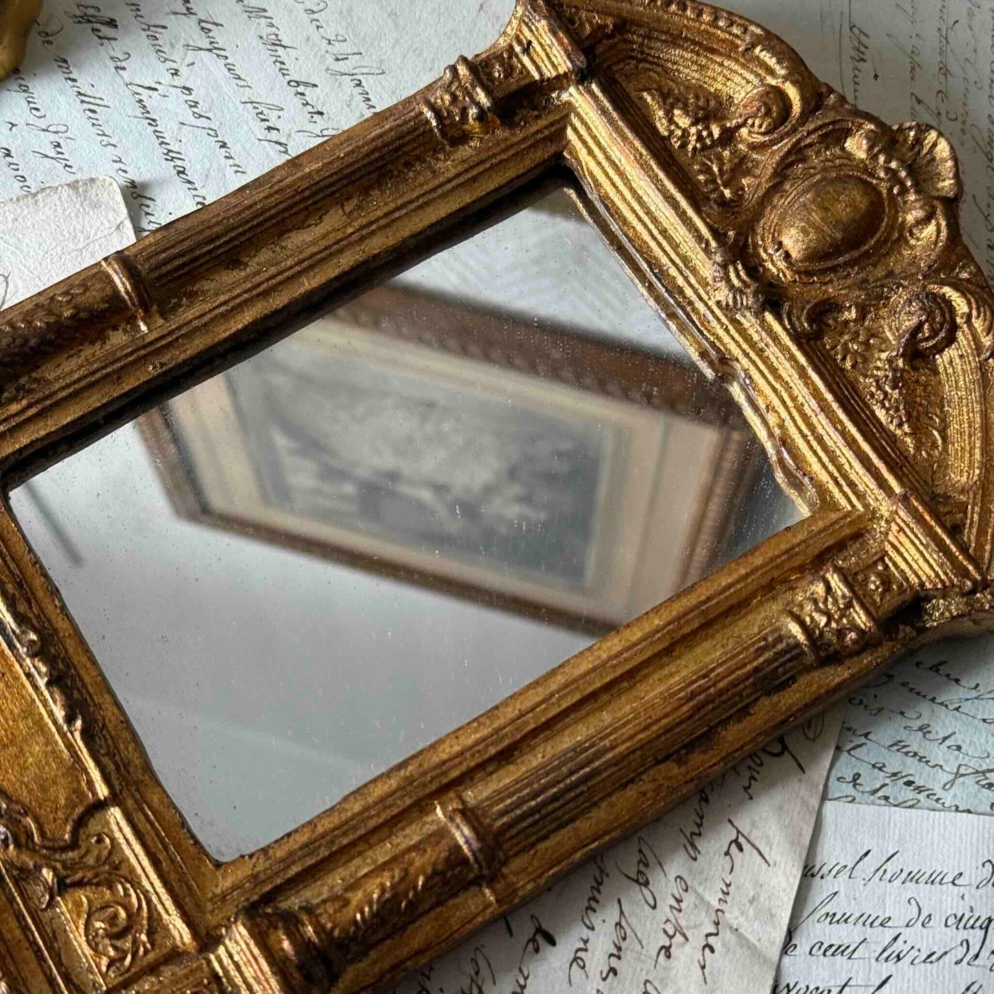 Petit Miroir Vintage Doré – Style Néoclassique & Napoléon III