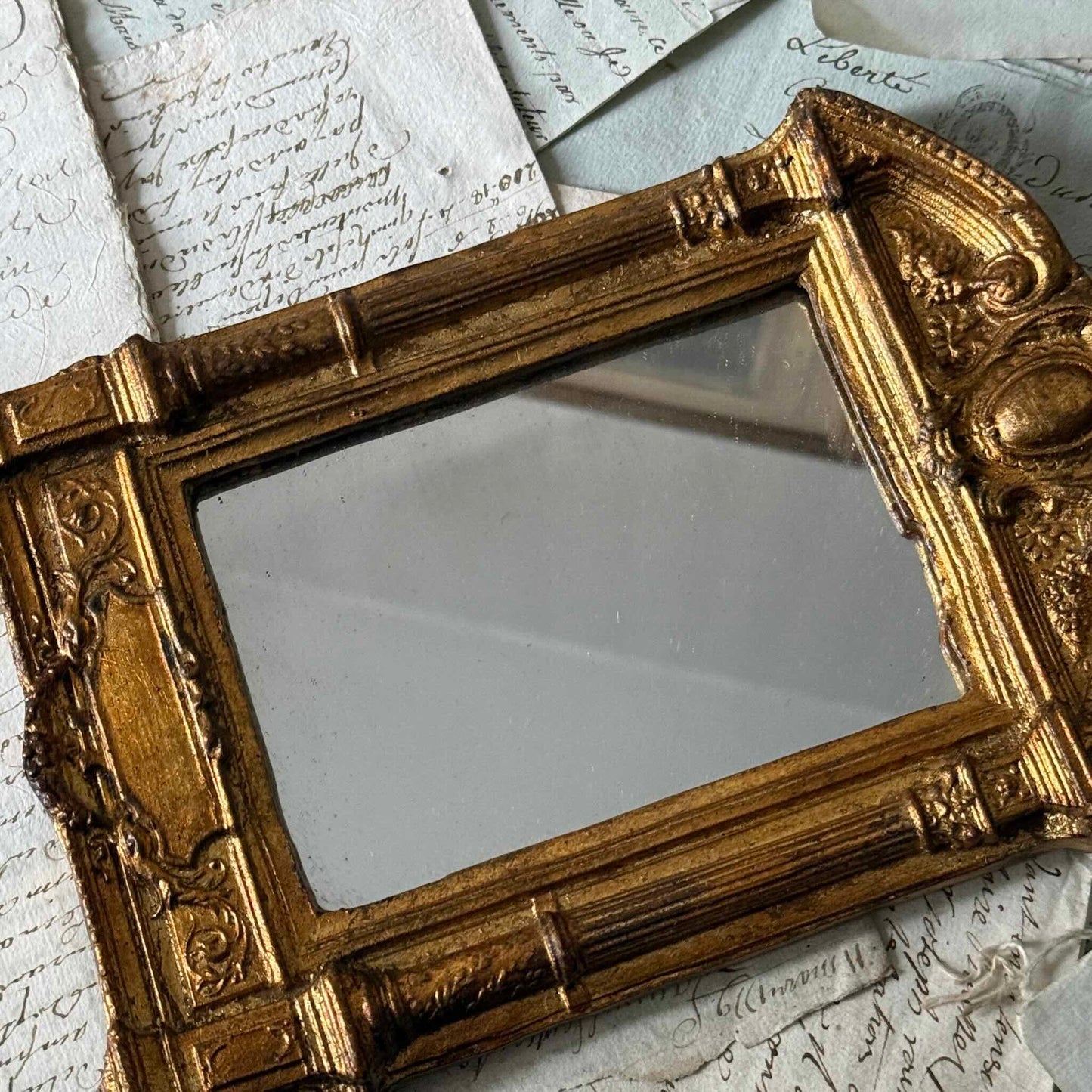 Petit Miroir Vintage Doré – Style Néoclassique & Napoléon III